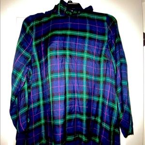 Crown & Ivy navy and green plaid blouse. Size L. NWT